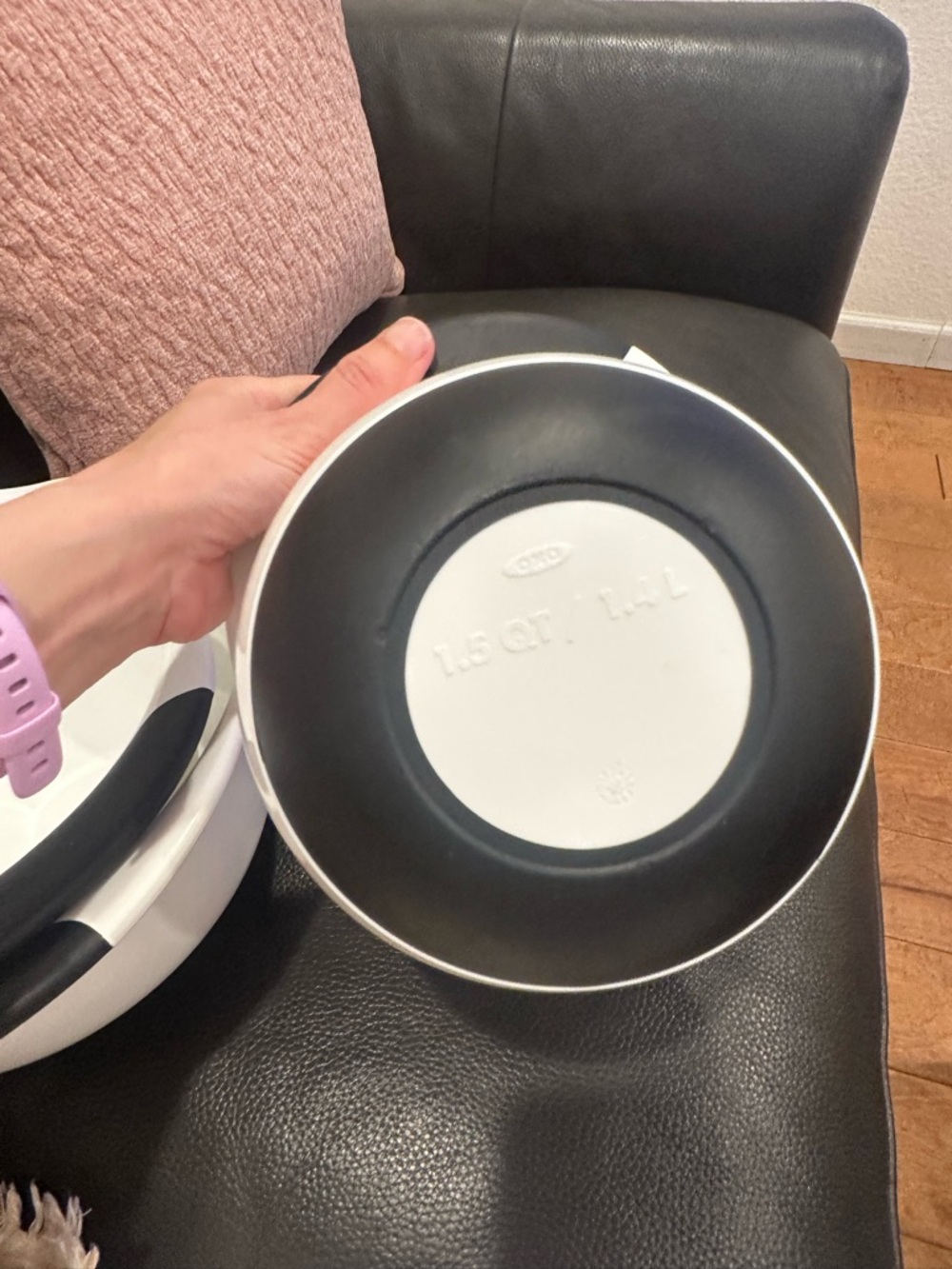 White Nesting Mixing Bowls with Black Grip Tabs - Picture 8 of 8